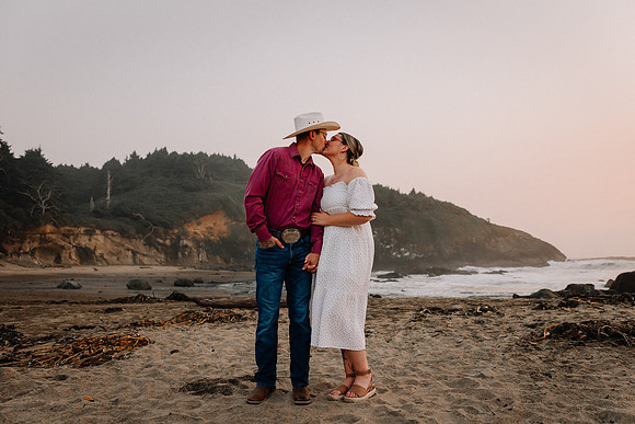 Mark-Darian-Fogarty-Creek-Engagement-Session-47