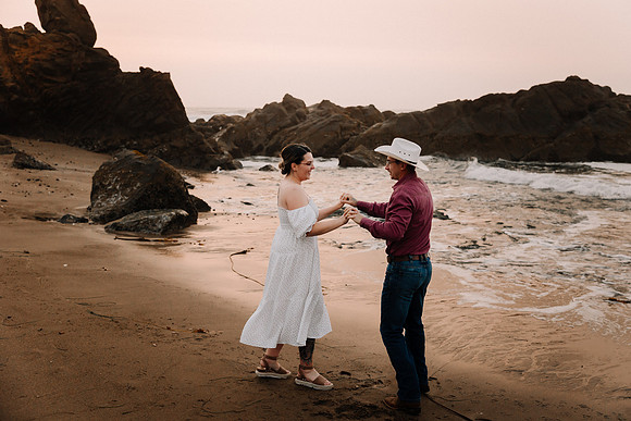 Mark-Darian-Fogarty-Creek-Engagement-Session-57