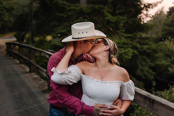 Mark-Darian-Fogarty-Creek-Engagement-Session-70