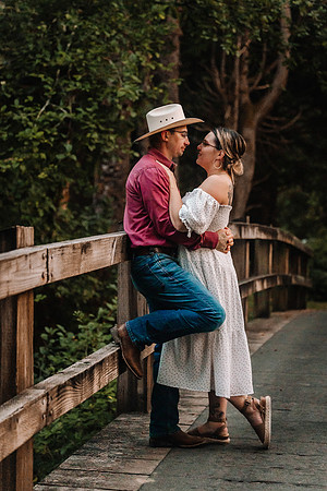Mark-Darian-Fogarty-Creek-Engagement-Session-71