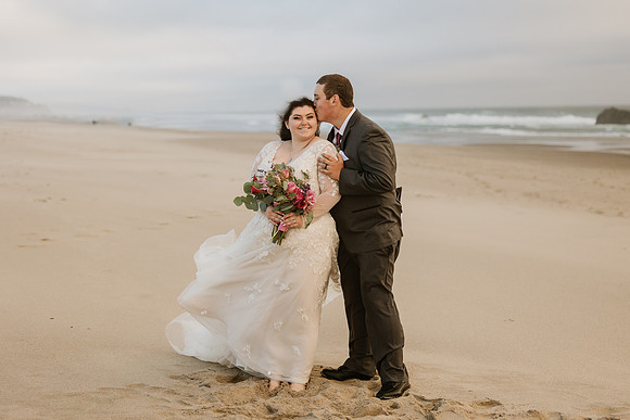 Colton-Kali-Chinook-Winds-Casino-Wedding-Photos-0020