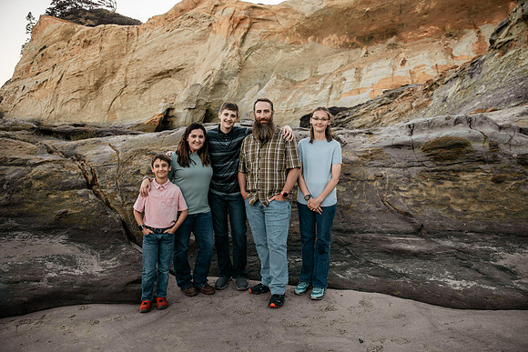 Cape-Kiwanda-Oregon-Family-Photos-2025 (54 of 65)
