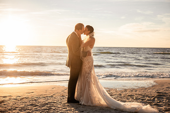 Bennett-Tamra-Sunset-Beach-House-Wedding-Saint-Peterburg-Florida-2021-8098
