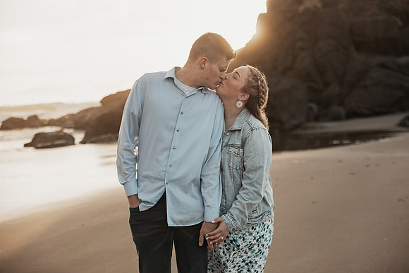 IAN-NICOLE-DEPOE-BAY-ENGAGEMENT-PHOTOS (4 of 6)
