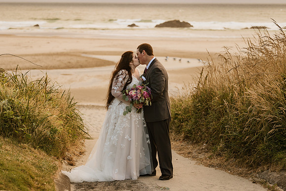 Colton-Kali-Chinook-Winds-Casino-Wedding-Photos-0045