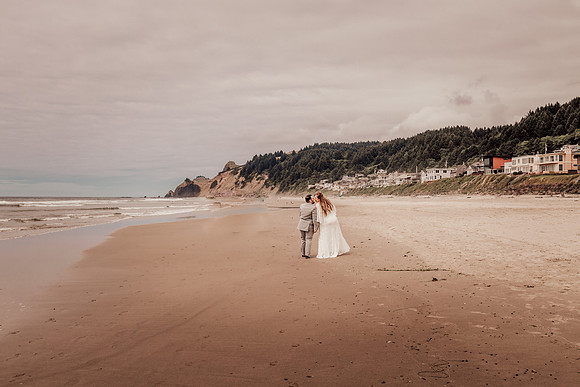 Jordan-Lainey-Roads-End-lincoln-City-oregon-airbnb-Elopement-photos-42