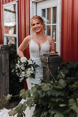 Dylan-Caitlin-Aurora-Colony-Winery-Oregon-Weddin-2023-74