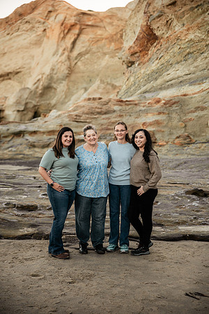 Cape-Kiwanda-Oregon-Family-Photos-2025 (22 of 65)