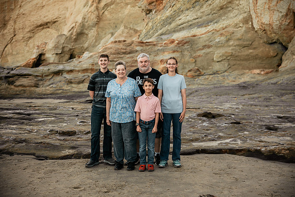 Cape-Kiwanda-Oregon-Family-Photos-2025 (19 of 65)