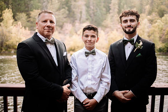 Bryce-Giavanna-Rogue-River-Lodge-Oregon-Wedding-Photos-17