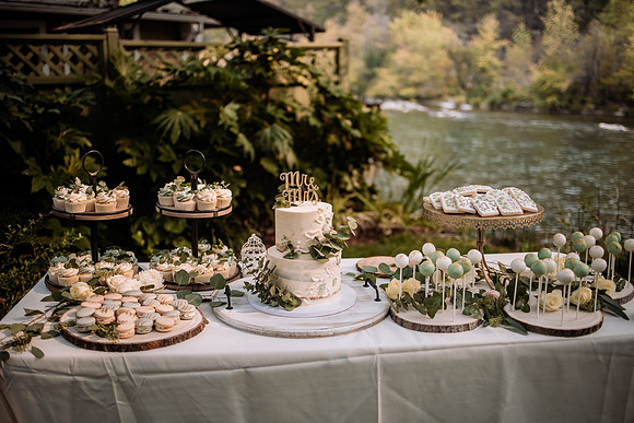 Bryce-Giavanna-Rogue-River-Lodge-Oregon-Wedding-Photos-10