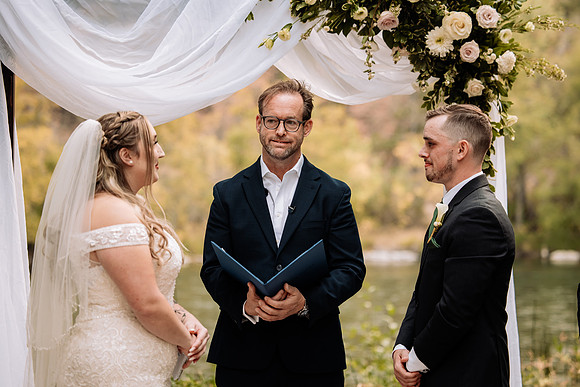 Bryce-Giavanna-Rogue-River-Lodge-Oregon-Wedding-Photos-27