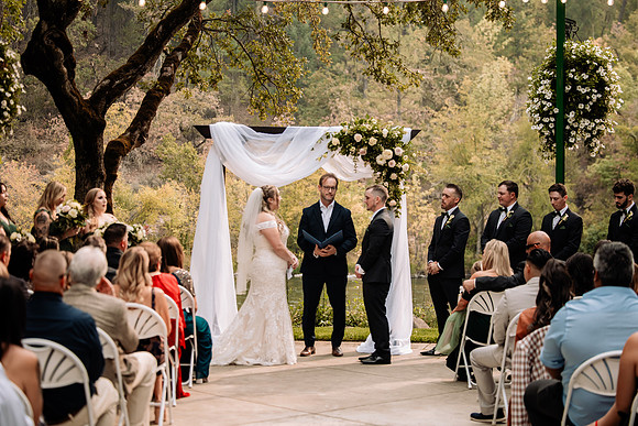 Bryce-Giavanna-Rogue-River-Lodge-Oregon-Wedding-Photos-29