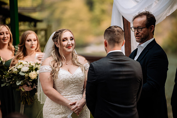 Bryce-Giavanna-Rogue-River-Lodge-Oregon-Wedding-Photos-30