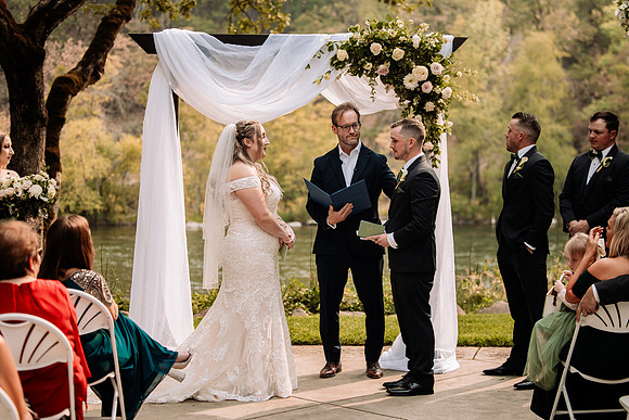 Bryce-Giavanna-Rogue-River-Lodge-Oregon-Wedding-Photos-36