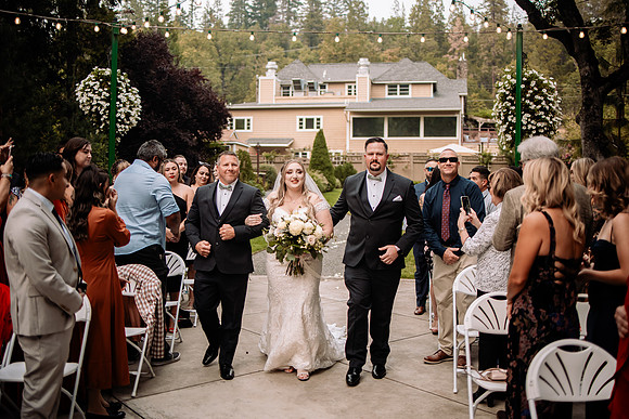 Bryce-Giavanna-Rogue-River-Lodge-Oregon-Wedding-Photos-38
