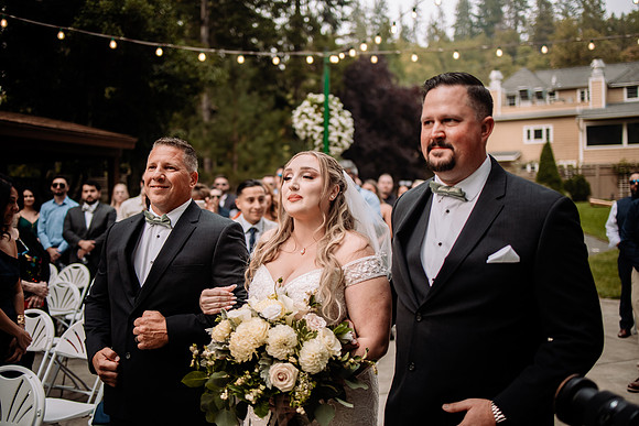 Bryce-Giavanna-Rogue-River-Lodge-Oregon-Wedding-Photos-39