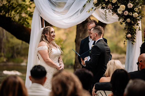 Bryce-Giavanna-Rogue-River-Lodge-Oregon-Wedding-Photos-40