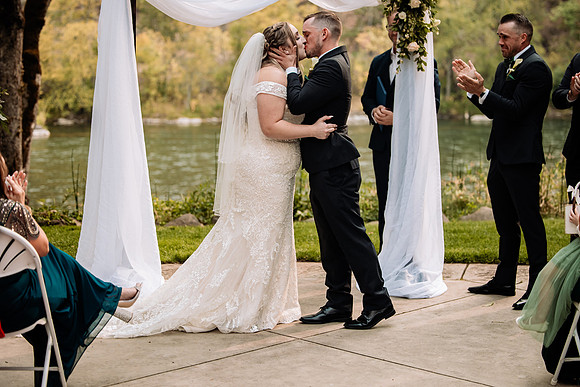 Bryce-Giavanna-Rogue-River-Lodge-Oregon-Wedding-Photos-53
