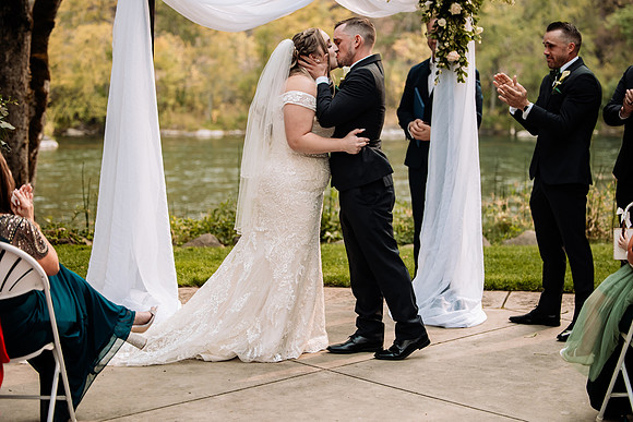 Bryce-Giavanna-Rogue-River-Lodge-Oregon-Wedding-Photos-54