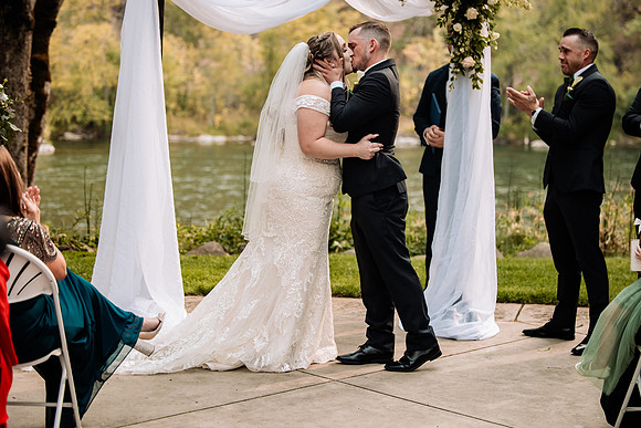 Bryce-Giavanna-Rogue-River-Lodge-Oregon-Wedding-Photos-55