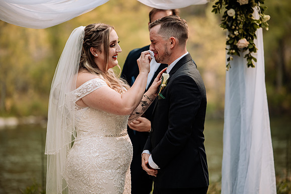 Bryce-Giavanna-Rogue-River-Lodge-Oregon-Wedding-Photos-56