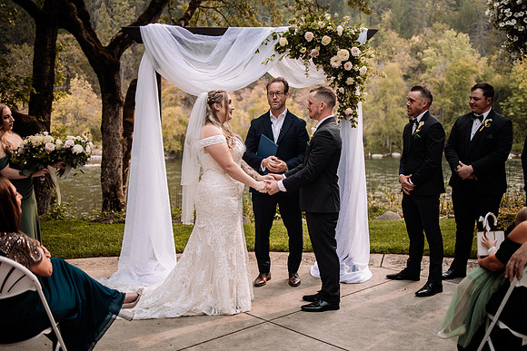 Bryce-Giavana-Rogue-River-Lodge-Oregon-Wedding-15
