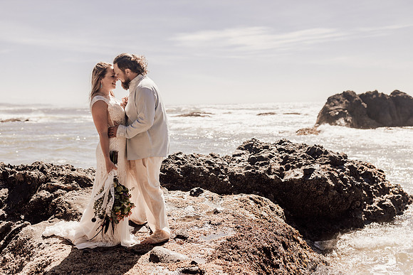 Ty-Sandy-lincoln-city-oregon-roads-end-elopement-photographer-2-3
