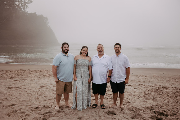 Family-Photos-2024-Lincoln-City-Oregon--45