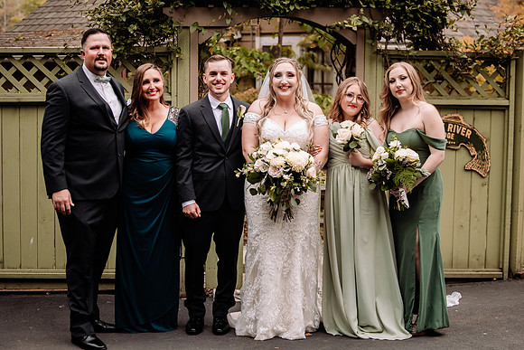 Bryce-Giavanna-Rogue-River-Lodge-Oregon-Wedding-Photos (4 of 61)
