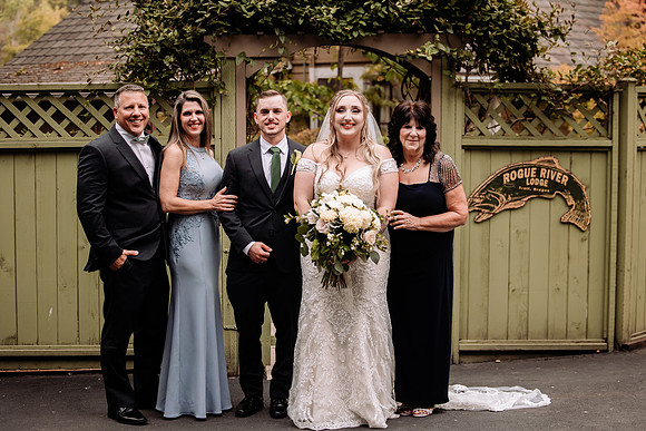Bryce-Giavanna-Rogue-River-Lodge-Oregon-Wedding-Photos (7 of 61)