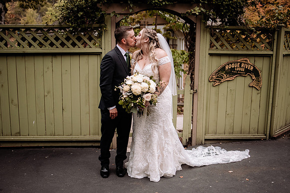 Bryce-Giavanna-Rogue-River-Lodge-Oregon-Wedding-Photos (14 of 61)
