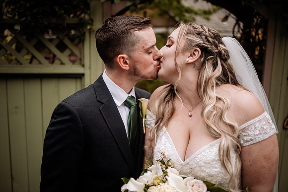 Bryce-Giavanna-Rogue-River-Lodge-Oregon-Wedding-Photos (13 of 61)