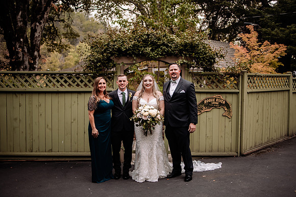 Bryce-Giavanna-Rogue-River-Lodge-Oregon-Wedding-Photos (15 of 61)
