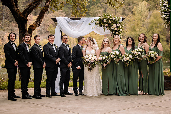 Bryce-Giavanna-Rogue-River-Lodge-Oregon-Wedding-Photos (18 of 61)