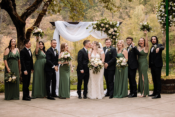 Bryce-Giavanna-Rogue-River-Lodge-Oregon-Wedding-Photos (23 of 61)