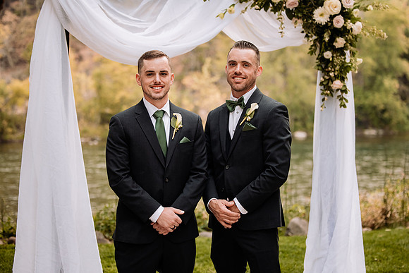 Bryce-Giavanna-Rogue-River-Lodge-Oregon-Wedding-Photos (42 of 61)