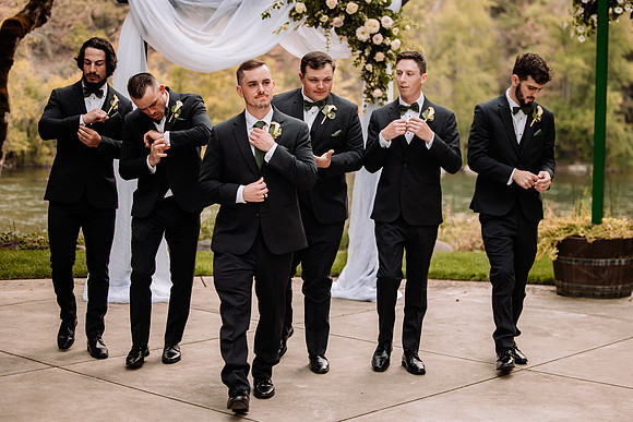 Bryce-Giavanna-Rogue-River-Lodge-Oregon-Wedding-Photos (40 of 61)