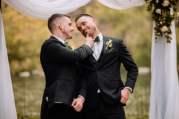 Bryce-Giavanna-Rogue-River-Lodge-Oregon-Wedding-Photos (44 of 61)