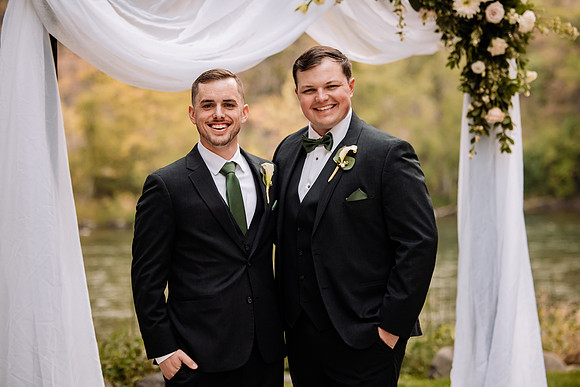 Bryce-Giavanna-Rogue-River-Lodge-Oregon-Wedding-Photos (46 of 61)