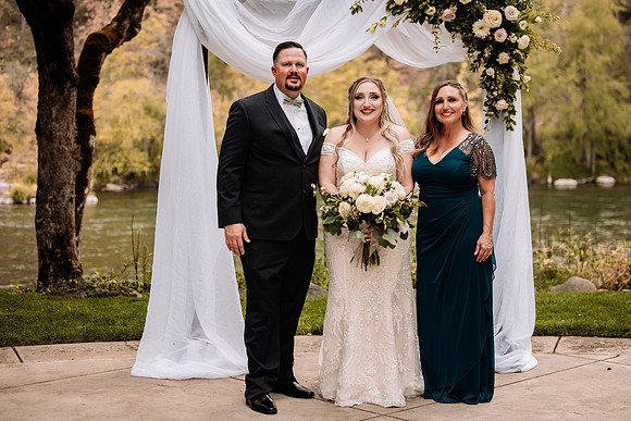 Bryce-Giavanna-Rogue-River-Lodge-Oregon-Wedding-Photos (59 of 61)