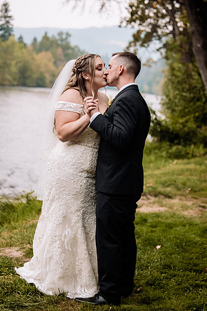 Bryce-Giavanna-Rogue-River-Lodge-Oregon-Wedding-Photos (12 of 50)