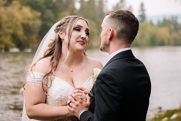 Bryce-Giavanna-Rogue-River-Lodge-Oregon-Wedding-Photos (14 of 50)
