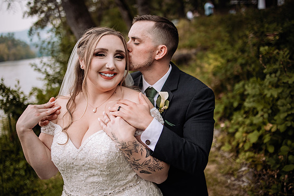 Bryce-Giavanna-Rogue-River-Lodge-Oregon-Wedding-Photos (30 of 50)