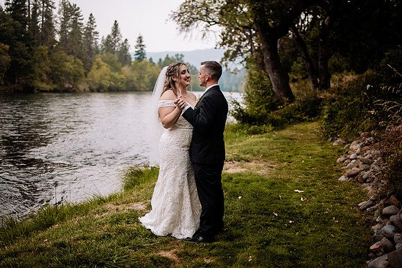 Bryce-Giavanna-Rogue-River-Lodge-Oregon-Wedding-Photos (33 of 50)