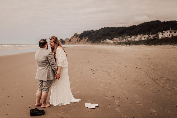 Jordan-Lainey-Roads-End-lincoln-City-oregon-airbnb-Elopement-photos-95