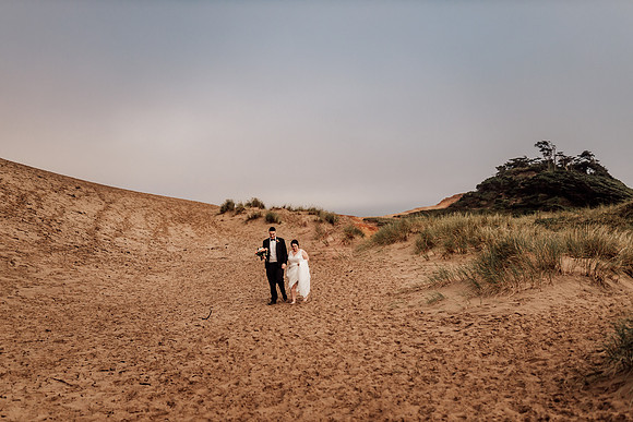 Carissa-Dustin-cape-kiwanda-oregon-elopement-photo-45