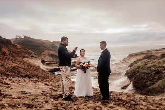 Carissa-Dustin-cape-kiwanda-oregon-elopement-photo-16