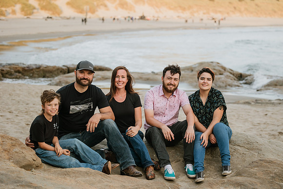 Deanna-Cape-Kiwanda-Oregon-Family-Session-2021-9684
