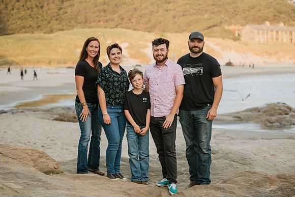 Deanna-Cape-Kiwanda-Oregon-Family-Session-2021-9712